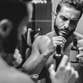 Baume ou huile de barbe : guide pour les différents types de barbes découvrez notre guide complet des types de soins pour barbe : baumes et huiles, leurs bienfaits et comment choisir le produit idéal pour entretenir votre barbe.