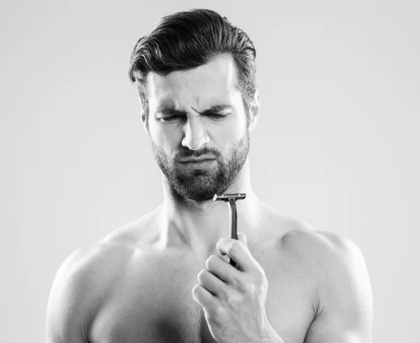 Comment éviter les poils incarnés après rasage : astuces et conseils Comment éviter les poils incarnés après rasage : astuces et conseils